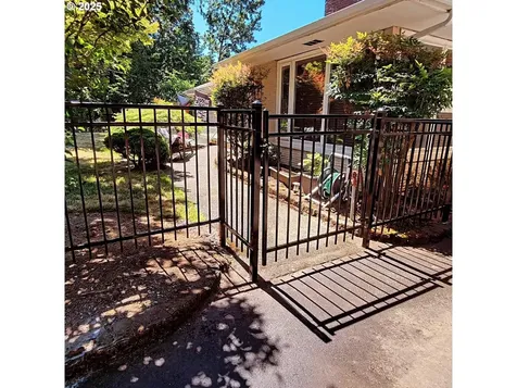 795 SE Roberts Avenue Gresham OR 97080