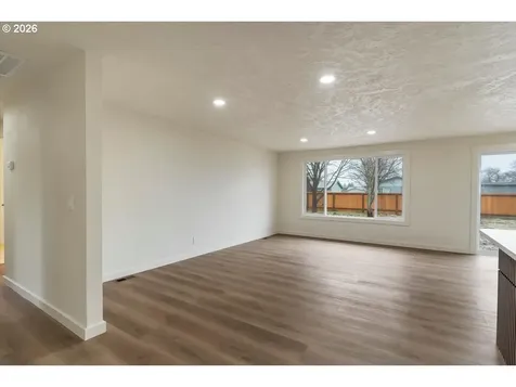 2440 S 2nd Street Lebanon OR 97355