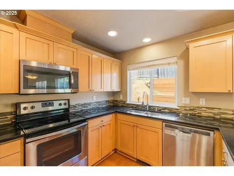 320 NW Pacific Hills Drive Willamina OR 97396