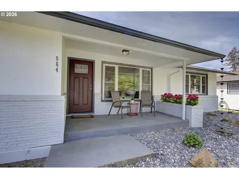 964 G Street Washougal WA 98671