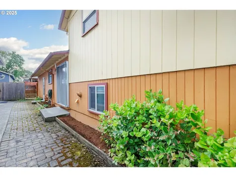 7430 N Burr Avenue Portland OR 97203