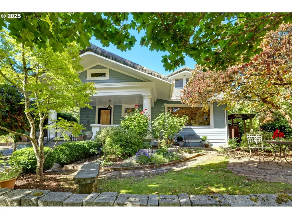 803 NE Laurelhurst Place Portland OR 97232