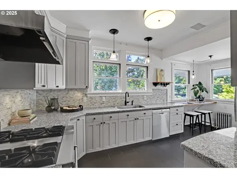 803 NE Laurelhurst Place Portland OR 97232