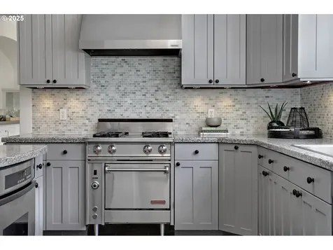 803 NE Laurelhurst Place Portland OR 97232