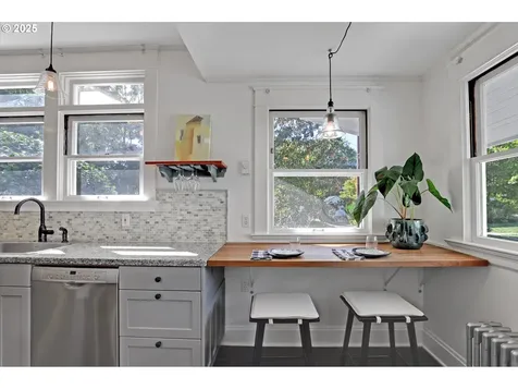 803 NE Laurelhurst Place Portland OR 97232