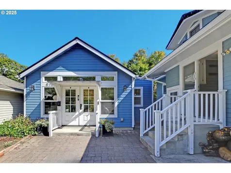 803 NE Laurelhurst Place Portland OR 97232