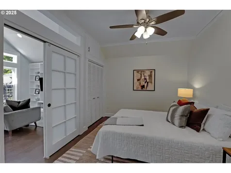 803 NE Laurelhurst Place Portland OR 97232