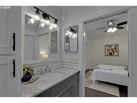 803 NE Laurelhurst Place Portland OR 97232