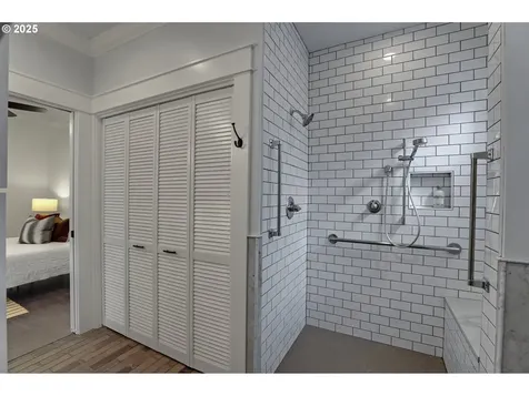 803 NE Laurelhurst Place Portland OR 97232