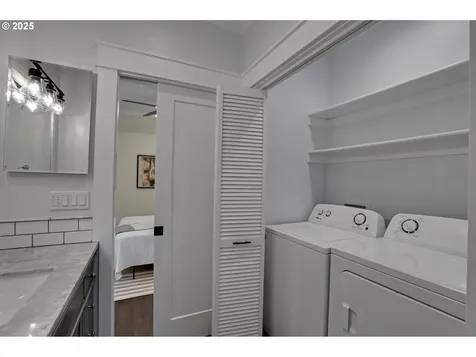 803 NE Laurelhurst Place Portland OR 97232