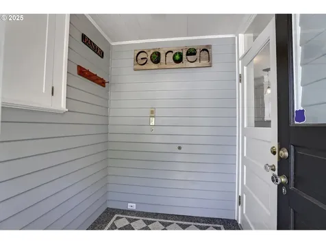 803 NE Laurelhurst Place Portland OR 97232
