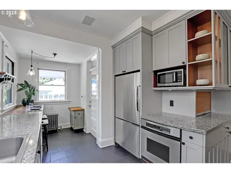 803 NE Laurelhurst Place Portland OR 97232