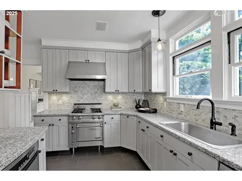 803 NE Laurelhurst Place Portland OR 97232