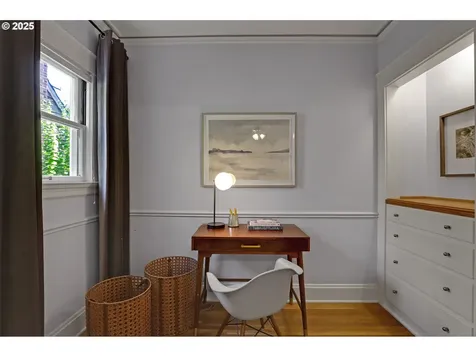 803 NE Laurelhurst Place Portland OR 97232
