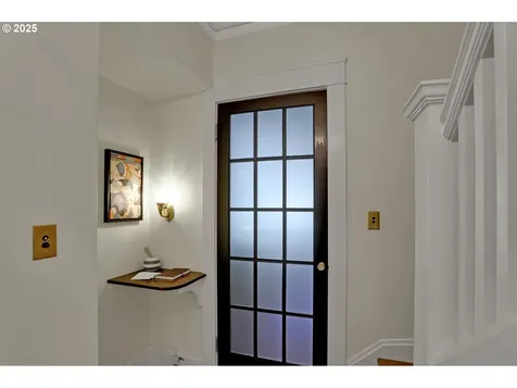 803 NE Laurelhurst Place Portland OR 97232