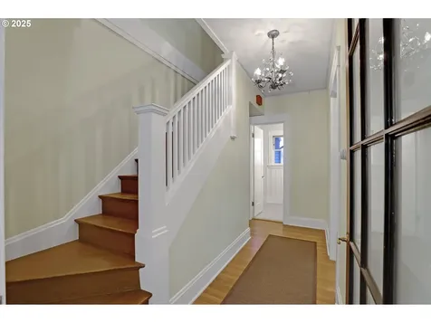 803 NE Laurelhurst Place Portland OR 97232