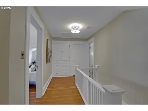 803 NE Laurelhurst Place Portland OR 97232