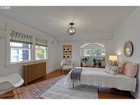 803 NE Laurelhurst Place Portland OR 97232