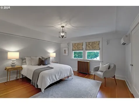 803 NE Laurelhurst Place Portland OR 97232