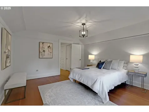 803 NE Laurelhurst Place Portland OR 97232