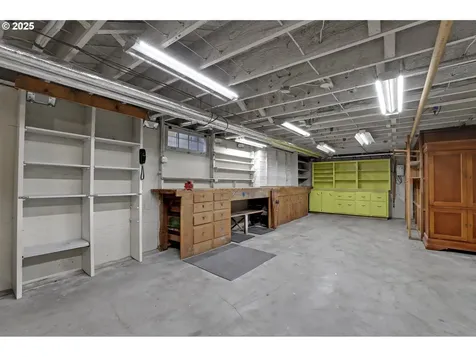 803 NE Laurelhurst Place Portland OR 97232