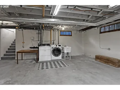 803 NE Laurelhurst Place Portland OR 97232