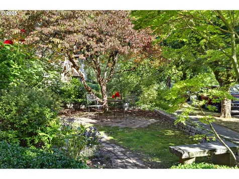 803 NE Laurelhurst Place Portland OR 97232