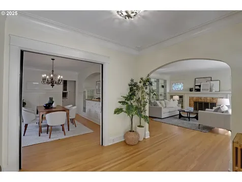 803 NE Laurelhurst Place Portland OR 97232