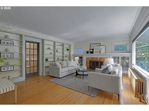 803 NE Laurelhurst Place Portland OR 97232