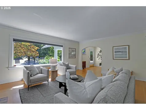803 NE Laurelhurst Place Portland OR 97232
