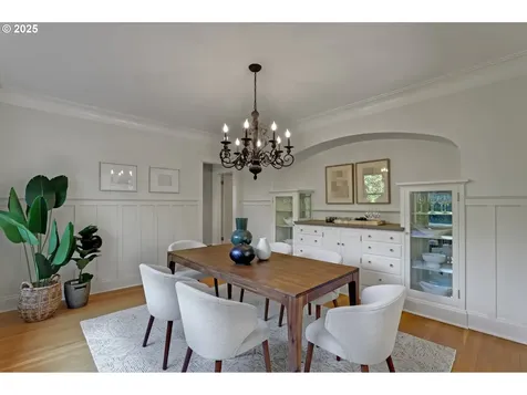 803 NE Laurelhurst Place Portland OR 97232