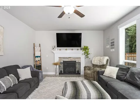 1098 NE Regan Hill Loop Estacada OR 97023
