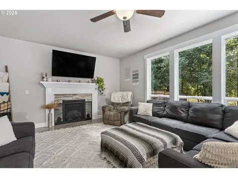 1098 NE Regan Hill Loop Estacada OR 97023