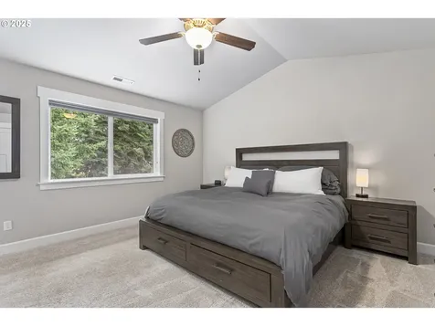 1098 NE Regan Hill Loop Estacada OR 97023