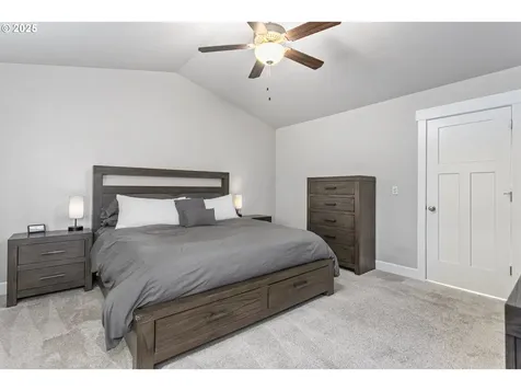 1098 NE Regan Hill Loop Estacada OR 97023
