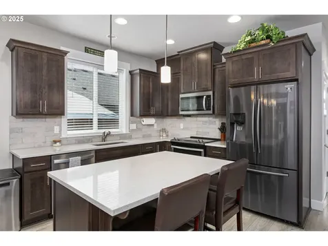 1098 NE Regan Hill Loop Estacada OR 97023