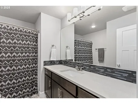 1098 NE Regan Hill Loop Estacada OR 97023
