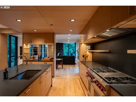 6371 NW Winston Drive Portland OR 97210