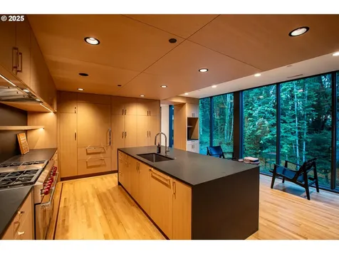 6371 NW Winston Drive Portland OR 97210