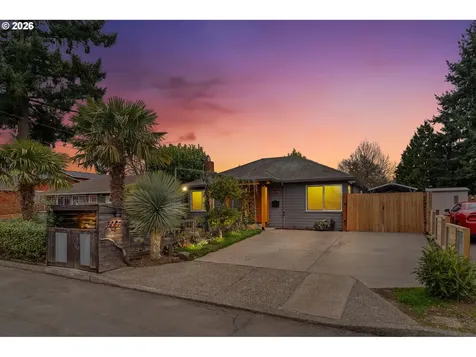 7452 SE 49th Avenue Portland OR 97206