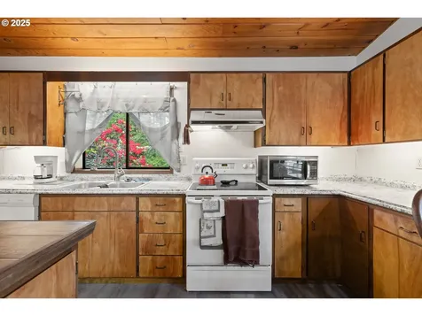 272 Whipple Tree Drive Yoncalla OR 97499