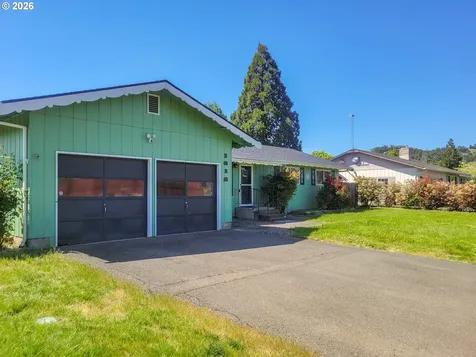 1612 NW Wanell Street Roseburg OR 97471