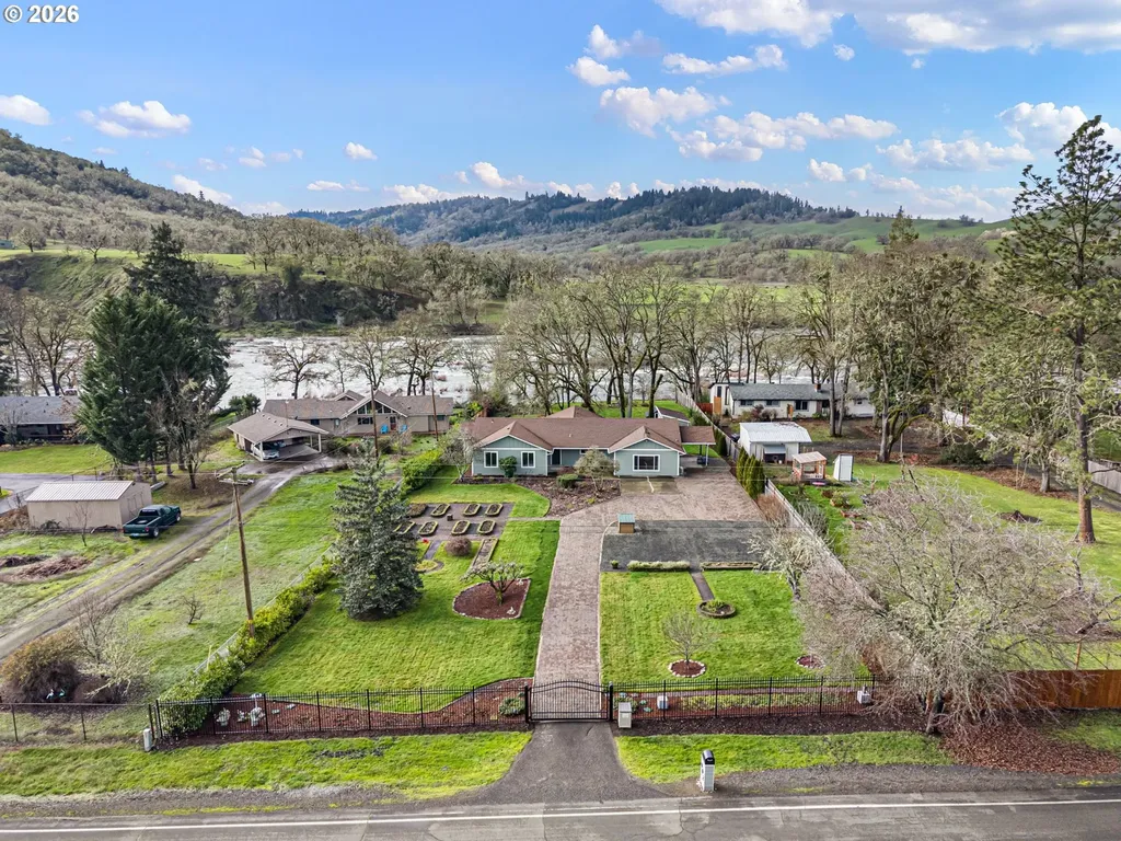 692 Echo Drive Roseburg OR 97470