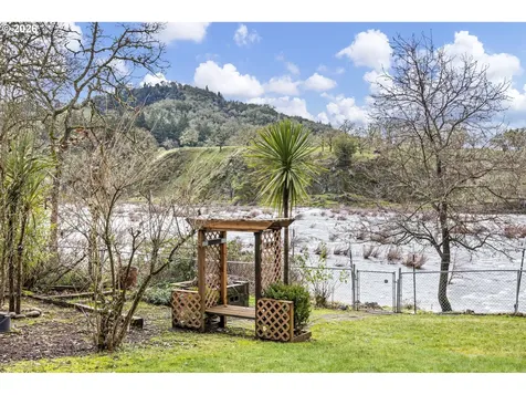 692 Echo Drive Roseburg OR 97470