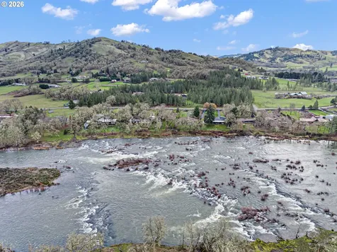 692 Echo Drive Roseburg OR 97470