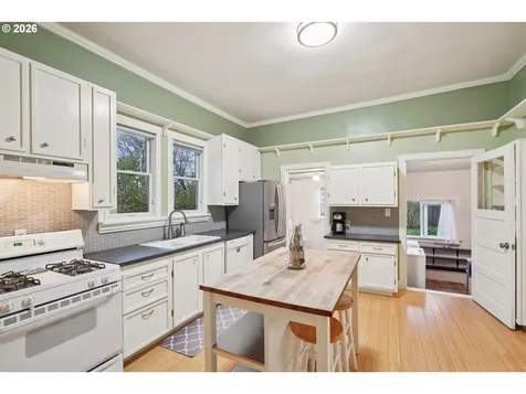 7624 SE Morrison Street Portland OR 97215