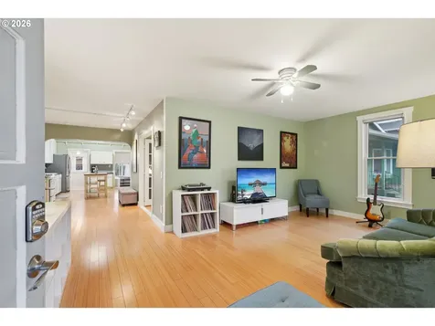 7624 SE Morrison Street Portland OR 97215