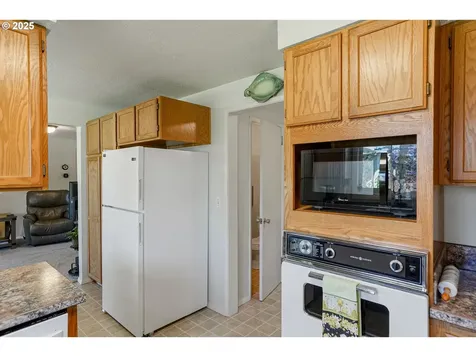 4683 46th Avenue NE Salem OR 97305