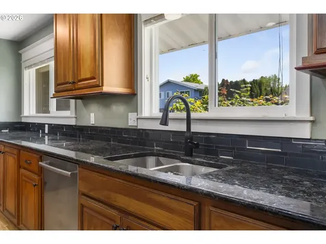13725 NE Fremont Court Portland OR 97230