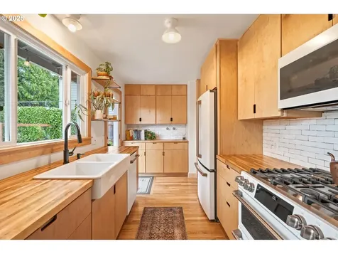 863 N Watts Street Portland OR 97217